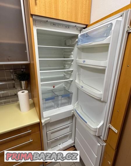 lednicka-s-mrazakem-whirlpool