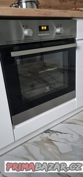 vestavna-elektricka-trouba-electrolux