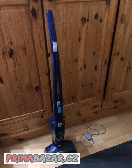 tycovy-vysavac-electrolux-na-nd