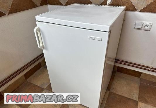 632-lednice-s-mrazackem-lloyds