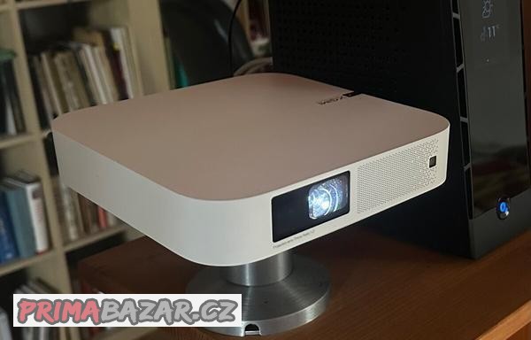 projektor-xgimi-elfin-drzak-platno