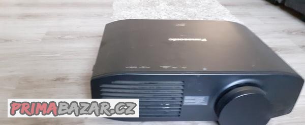 projektor-panasonic-pt-at6000