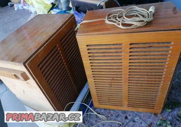 elektro-dva-retro-dve-reprobedny-s-hudebni-vyhybkou-uvnitr