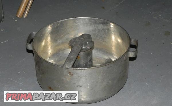 stara-hnetaci-misa-na-robot-uks