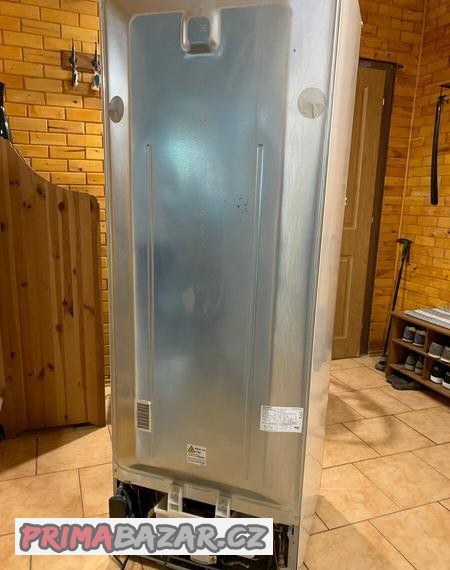prodam-lednici-s-mrazakem-sharp