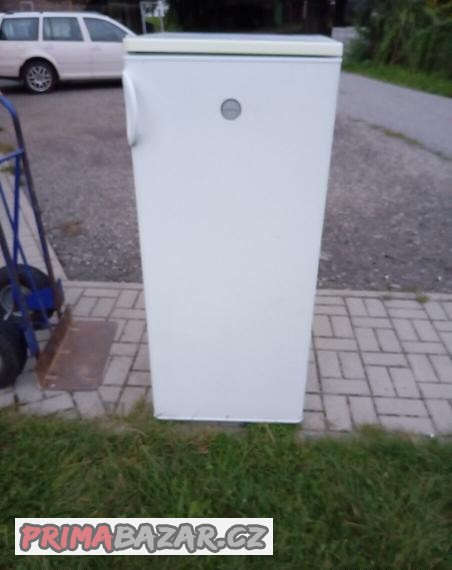 lednice-electrolux-se-zarukou