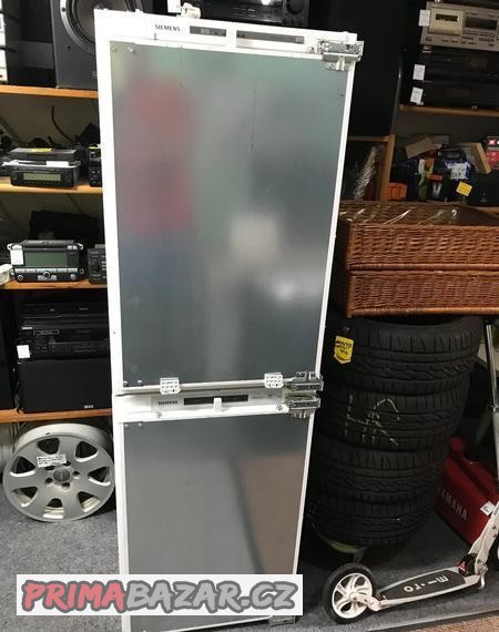 set-vestavnych-spotrebicu-siemens-mrazak-a-chladnicka-zano