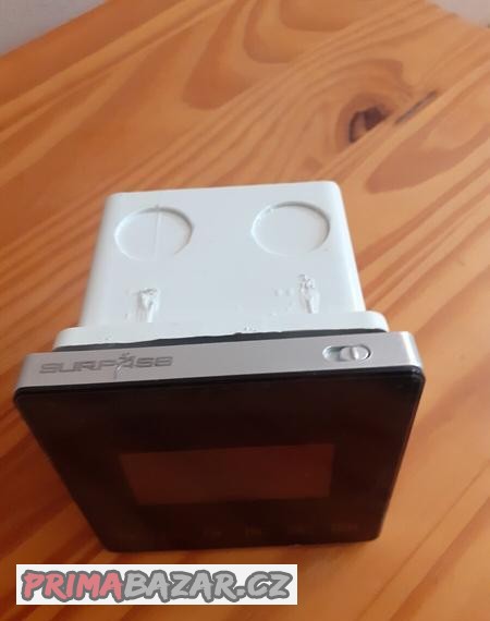 zasuvkove-radio-s-bt-a-usb-surpass