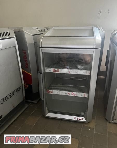 prosklena-lednice-podbarovka-red-bull