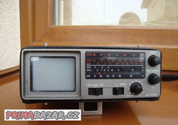retro-auto-tv-s-radiem