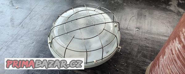 svetlo-retro-tovarni-nove