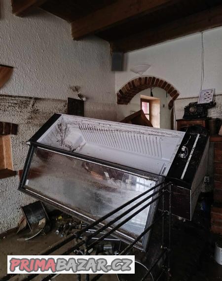 shanim-lednici-vitrinu-do-hospody