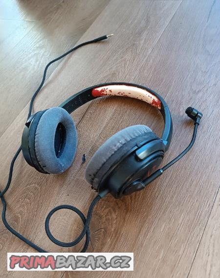 sluchatka-s-mikrofonem