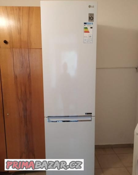 lednice-s-mrazakem-lg