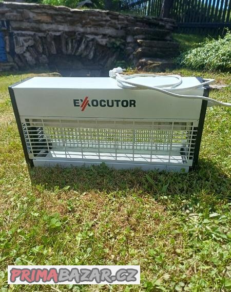 svetelny-elektricky-lapac-hmyzu-exocutor-ex-30-bily