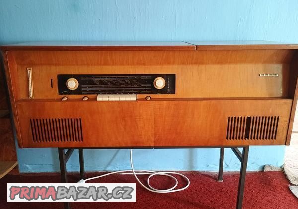 retro-radio-s-gramofonem