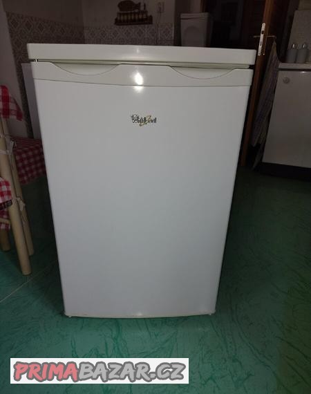 prodam-lednici-whirlpool-pod-kuchynskou-linku