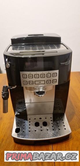 kavovar-delonghi-220-320b