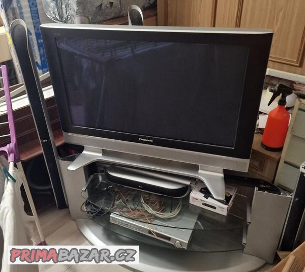 kino-stolek-a-plazma-tv-s-externim-dvbt2