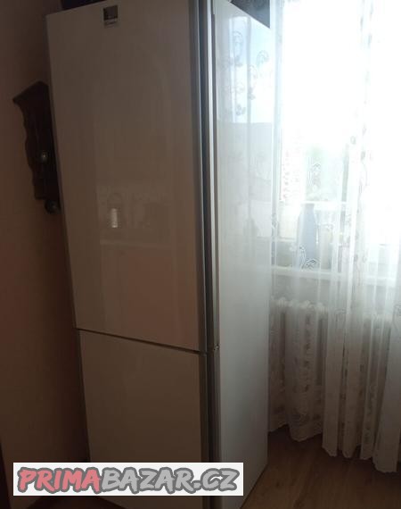 prodam-lednicku-zn-candy