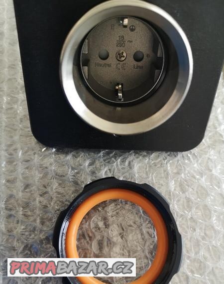 furutech-ncf-rhodium-zasuvka-s-upevnovacim-systemem