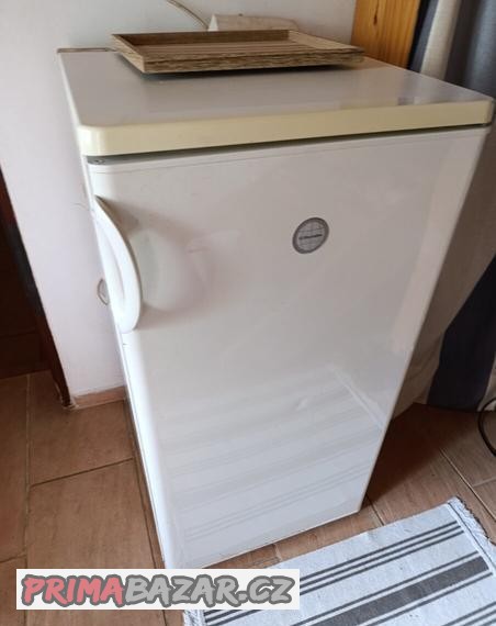 mala-lednice-s-mrazackem-electrolux