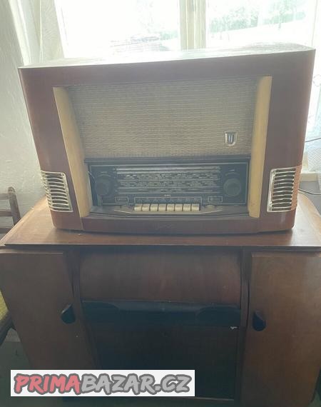 stary-gramofon-s-radiem