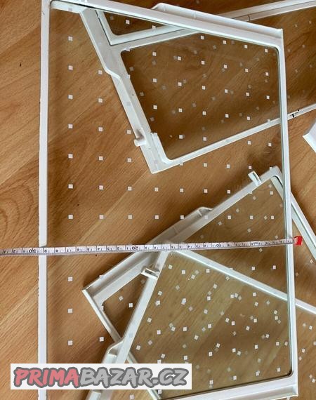 sklenene-policky-do-lednice-siemens