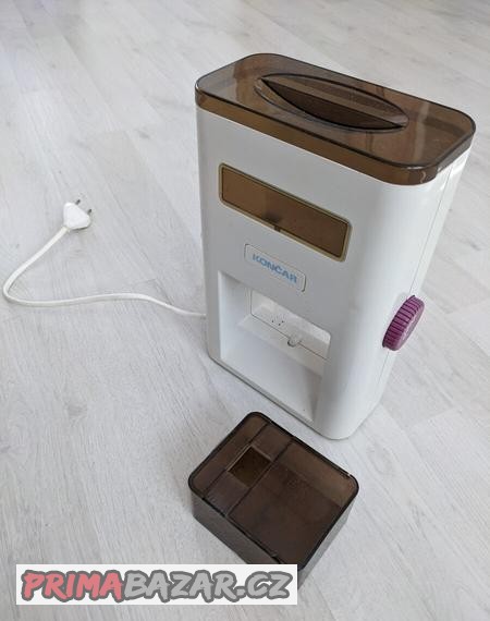 retro-starozitny-elektricky-mlynek-na-kavu-koncar