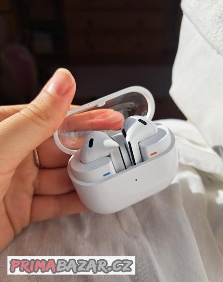 sluchatka-galaxy-buds3