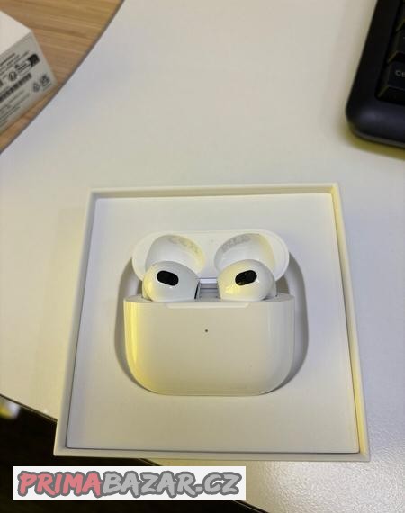 airpods-2022-s-lightning-nabijecim-pouzdrem