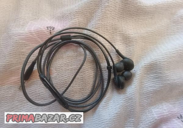 kabelove-sluchatka-akg-spunnty