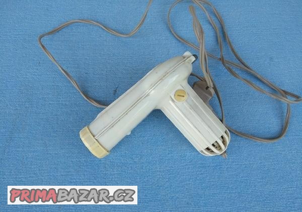 vysousec-vlasu-retro