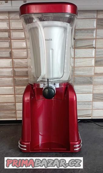 vyrobnik-ledove-triste