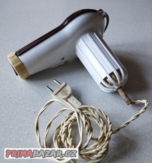 fen-na-vlasy-retro-kousek