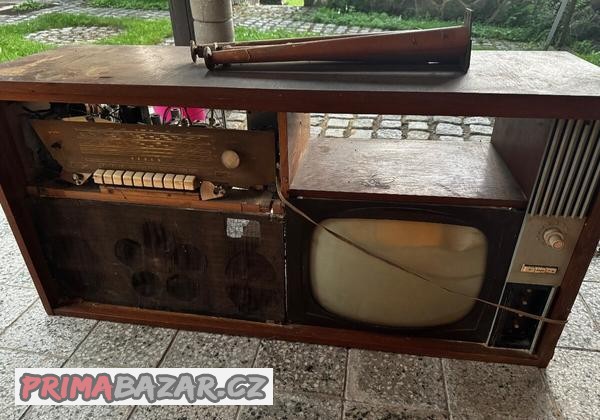 hudebni-skrin-s-televizorem-tesla