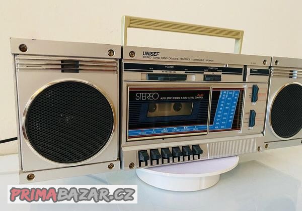 radiomagnetofon-unisef-z-1000-80-leta
