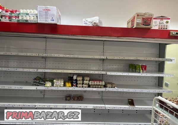 pristenna-chladici-vitrina-s-externi-chladici-jednotkou