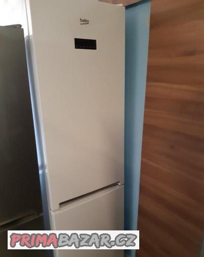 nepouzita-lednice-beko-rcna-406e40w