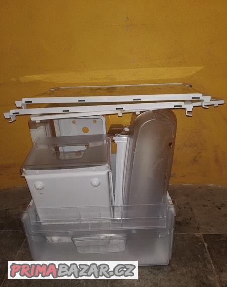 police-a-supliky-lednicka-indesit