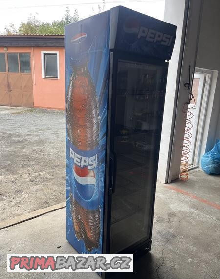 prosklena-lednice-pepsi