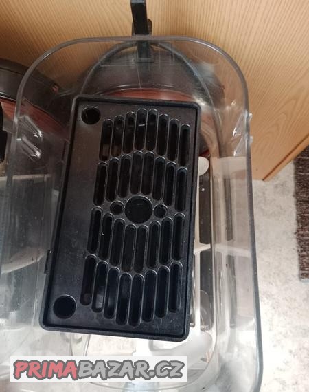 vyrobnik-ledove-triste