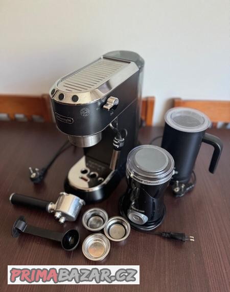 kavovar-de-longhi-dedica-mlynek-na-kavu-napenovac-mleka