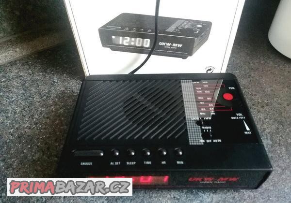 digitalni-hodiny-s-radiem