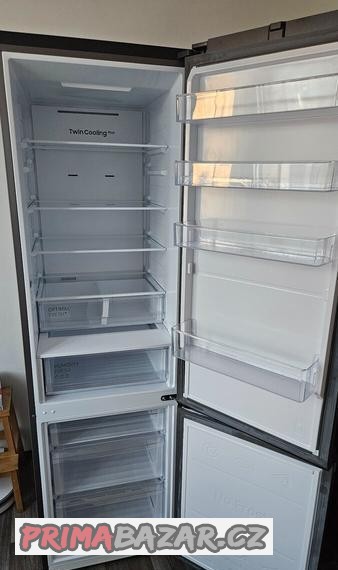 nova-samsung-lednice-stribrna