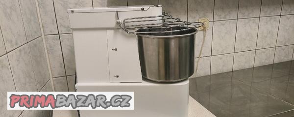 prodam-hnetaci-stroj-na-testo