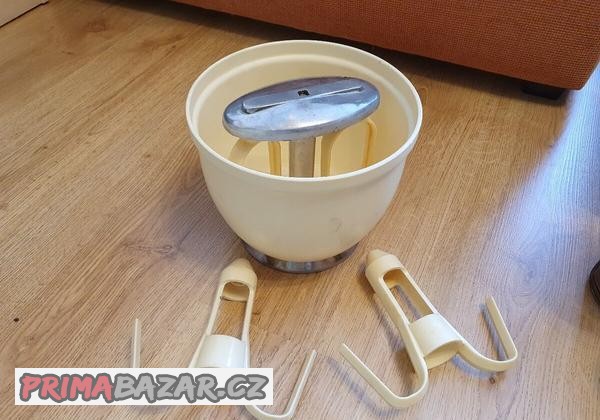 misa-s-hnetacem-a-slehacem