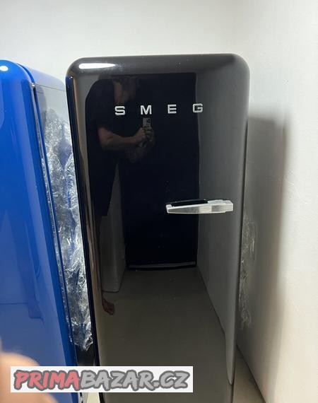 smeg-fab28-cerna-super-stav