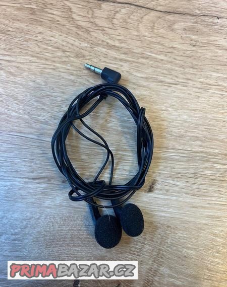 nove-sluchatka-s-aux