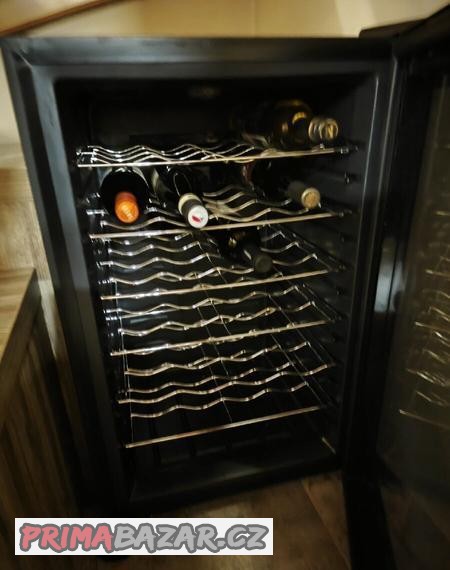 vinoteka-chladnicka-na-vino-hyundai-28vin